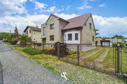 Prodej rodinného domu 179 m², pozemek 971 m²