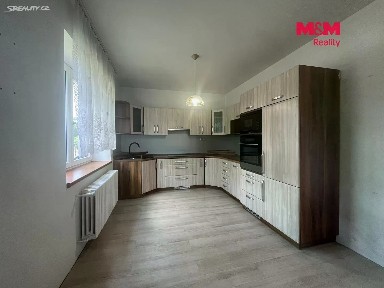 Prodej rodinného domu 140 m², pozemek 894 m²