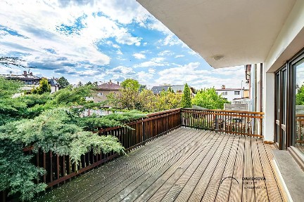 Prodej vícegeneračního domu 340 m², pozemek 422 m² Dolnojirčanská, Praha - Kamýk