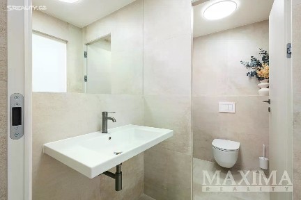 Prodej obchodního prostoru 53 m² Lucemburská, Praha - Žižkov