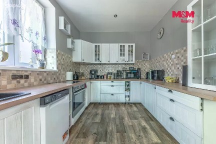 Prodej rodinného domu 230 m², pozemek 875 m²