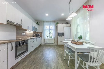 Prodej rodinného domu 450 m², pozemek 4250 m²