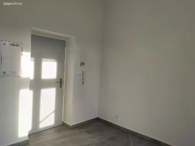 Tovární, Králův Dvůr
