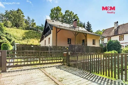 Prodej rodinného domu 266 m², pozemek 819 m²