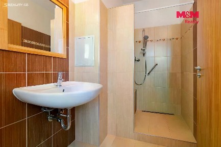 Prodej bytu 3+1 70 m² Pod Tratí, Týn nad Vltavou - Malá Strana