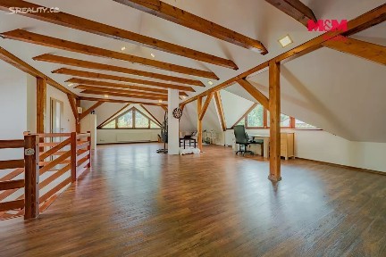 Prodej rodinného domu 220 m², pozemek 1559 m²