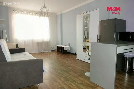 Pronájem bytu 1+kk 35 m² třída Edvarda Beneše, Hradec Králové - Nový Hradec Králové