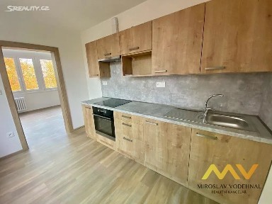 Pronájem bytu 3+1 72 m² Na Kotli, Hradec Králové