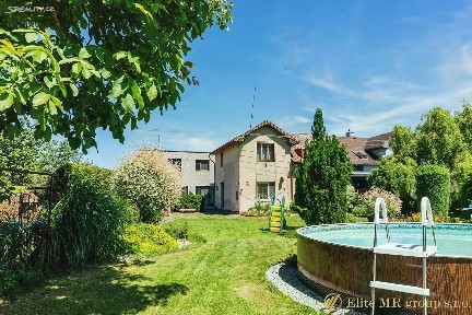 Prodej rodinného domu 275 m², pozemek 1300 m²