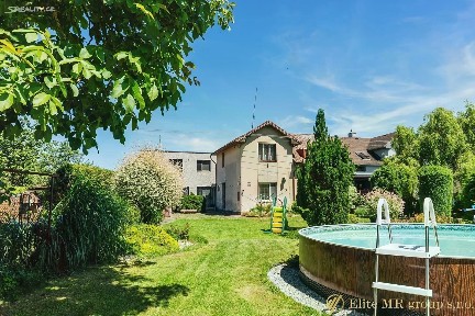 Prodej rodinného domu 275 m², pozemek 1300 m²