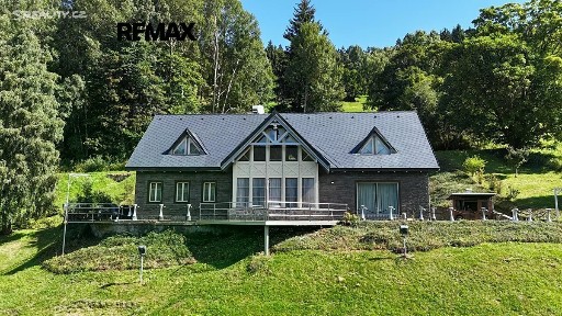 Prodej rodinného domu 360 m², pozemek 10671 m²