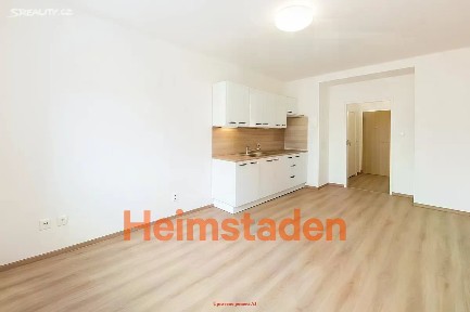 Pronájem bytu 1+kk 20 m² Hlavní třída, Havířov - Město