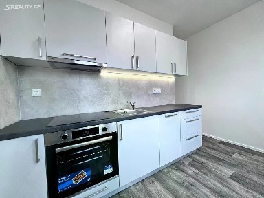 Pronájem bytu 2+1 55 m² Výškovická, Ostrava - Zábřeh