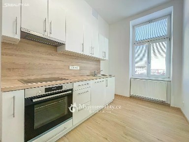 Pronájem bytu 1+1 36 m² Mariánské náměstí, Znojmo