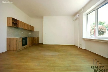 Pronájem bytu 1+kk 44 m² Náměstí 9. května, Velké Pavlovice