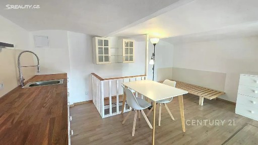 Pronájem bytu 1+kk 18 m² Dělnická, Znojmo
