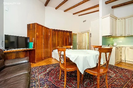 Pronájem bytu 1+kk 41 m² Italská, Praha - Vinohrady