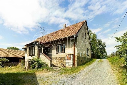 Prodej rodinného domu 320 m², pozemek 1632 m²