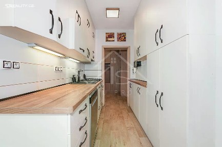 Prodej bytu 3+1 67 m² Hrádecká, Plzeň - Doubravka