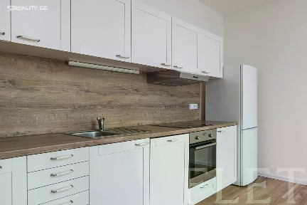 Prodej bytu 2+kk 44 m² U garáží, Praha - Holešovice