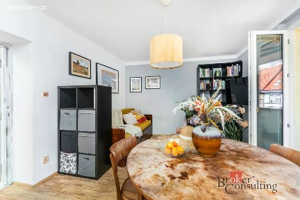 Prodej bytu 2+1 54 m² Na Dolinách, Praha - Podolí