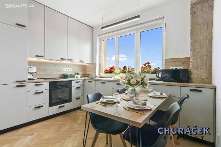 Prodej bytu 2+1 61 m² Kubánské náměstí, Praha - Vršovice