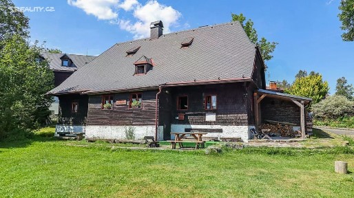 Prodej rodinného domu 450 m², pozemek 1305 m² Prášily