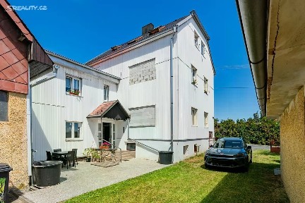 Prodej rodinného domu 270 m², pozemek 919 m²