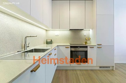 Pronájem bytu 3+1 61 m² U Pergamenky, Praha - Holešovice