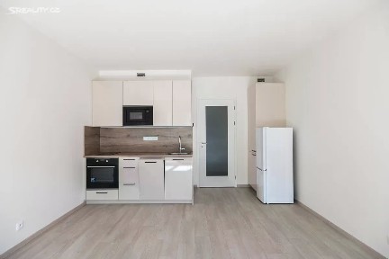 Pronájem bytu 1+kk 34 m² Poděbradská, Praha - Hloubětín