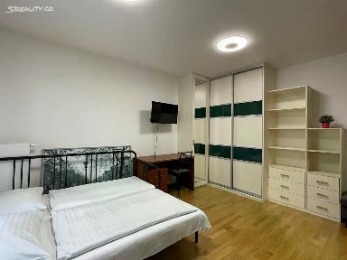 Pronájem bytu 2+kk 50 m² Olšanská, Praha - Žižkov