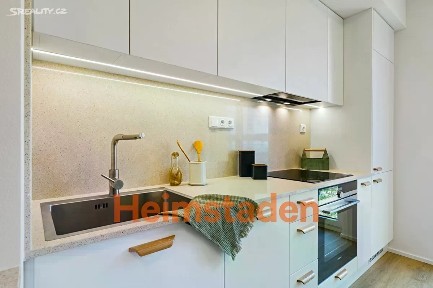 Pronájem bytu 3+1 62 m² Vrbenského, Praha - Holešovice