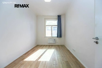 Pronájem bytu 2+kk 43 m² Čestmírova, Praha - Nusle