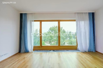 Pronájem bytu 3+kk 73 m² Za Karlínským přístavem, Praha - Karlín