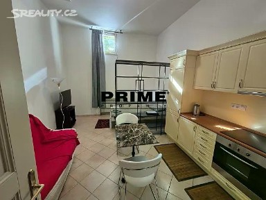 Pronájem bytu 1+kk 41 m² Italská, Praha - Vinohrady