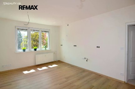 Pronájem bytu 2+1 54 m² Vrátkovská, Praha - Strašnice