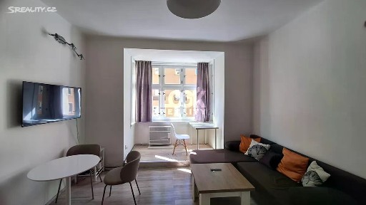 Pronájem bytu 2+1 55 m² Písecká, Praha - Vinohrady