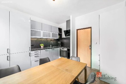 Pronájem bytu 4+1 94 m² Pod Fialkou, Praha - Smíchov