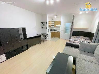 Pronájem bytu 1+kk 35 m² Elektrárenská, Praha - Michle