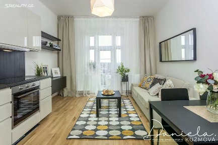 Pronájem bytu 2+kk 50 m² S. K. Neumanna, Praha - Libeň