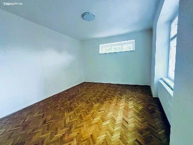 Pronájem bytu 3+1 98 m² Slovinská, Praha - Vršovice
