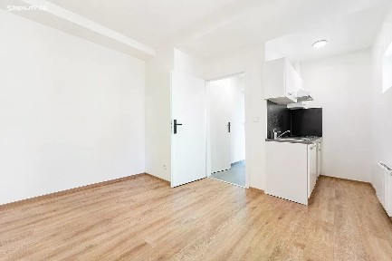 Pronájem bytu 1+kk 22 m² Na břevnovské pláni, Praha - Břevnov