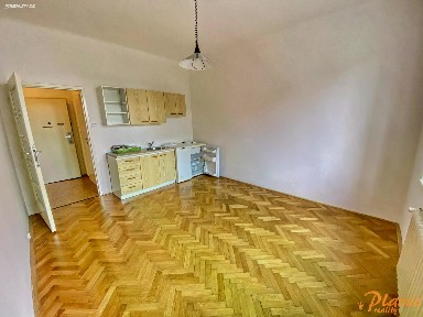 Pronájem bytu 1+kk 23 m² Na Vítězné pláni, Praha - Nusle
