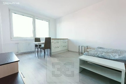 Pronájem bytu 1+kk 31 m² Angelovova, Praha - Modřany