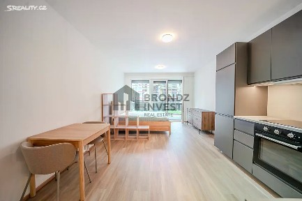 Pronájem bytu 1+kk 34 m² Výstavní, Praha