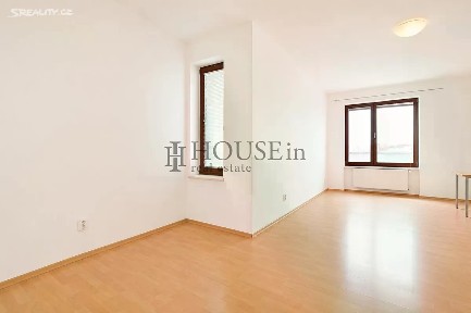 Pronájem bytu 1+kk 31 m² Kozácká, Praha - Vršovice