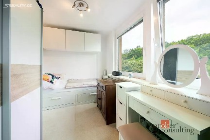 Pronájem bytu 1+kk 38 m² Na Petynce, Praha - Střešovice