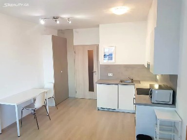 Pronájem bytu 1+kk 30 m² Hlučkova, Praha - Letňany