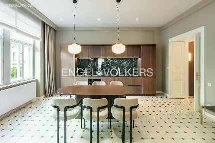 Pronájem bytu 3+1 115 m² Římská, Praha - Vinohrady