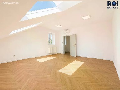 Pronájem bytu 2+1 100 m² Plkovská, Praha - Horní Počernice